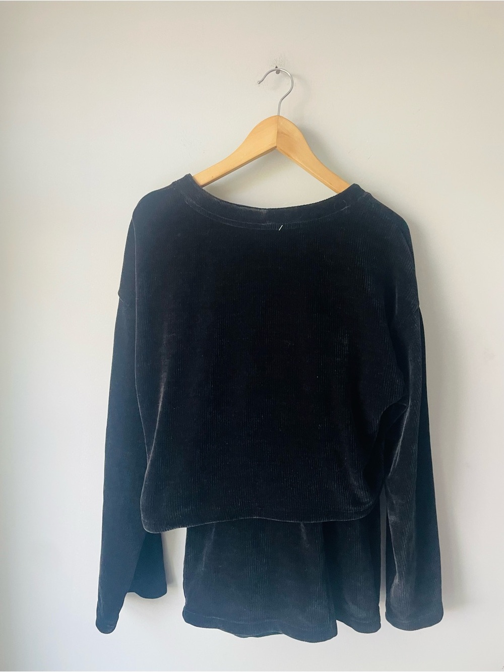 ALO Chenille Yoga Black Cropped Cardigan Wide-Leg Set - Picture 6 of 8